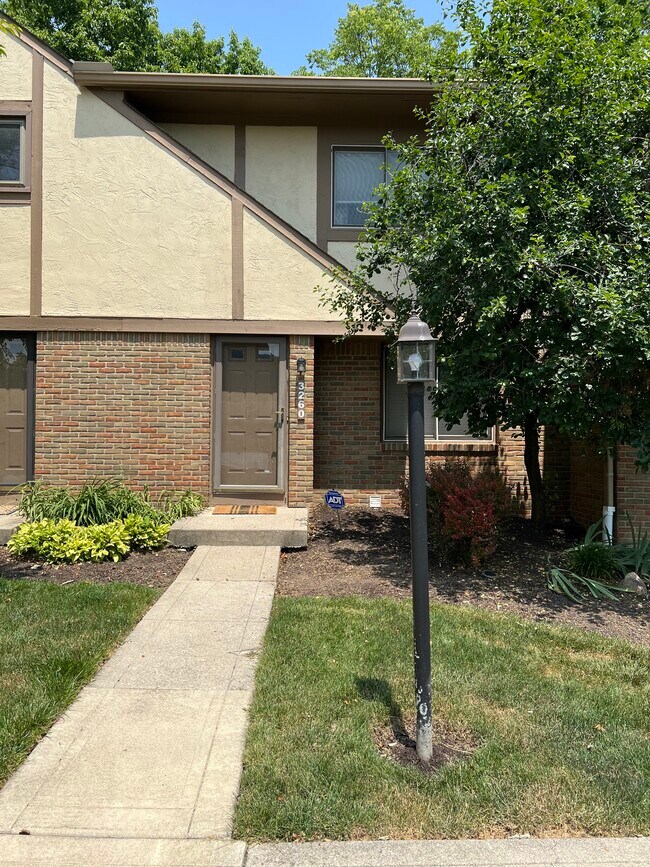 Building Photo - 3260 Brookview Way