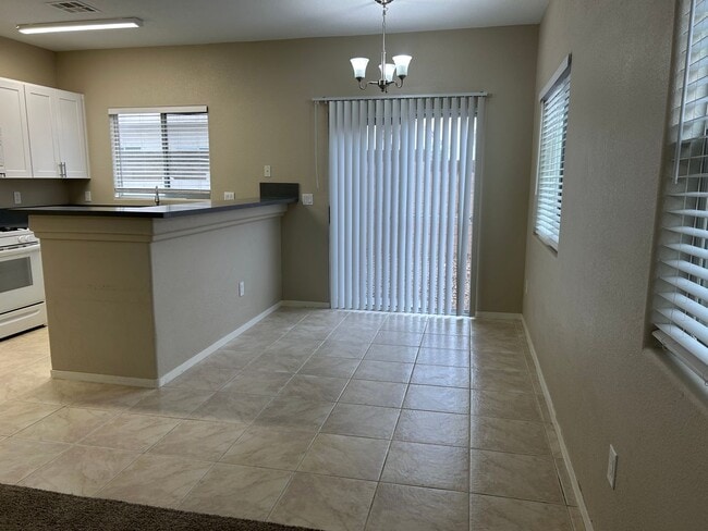 Building Photo - 2 story townhome in Mountains Edge