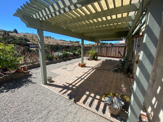 Building Photo - For Rent – Spacious Las Palmas II Home