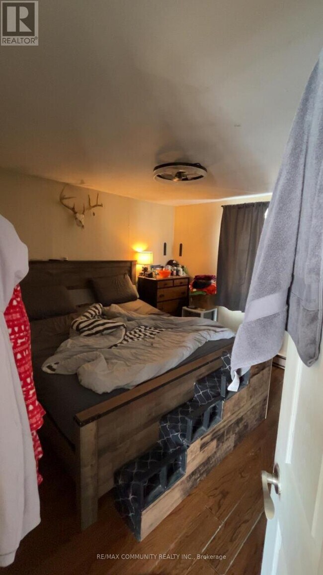 Photo du bâtiment - 666 North Shore Dr E