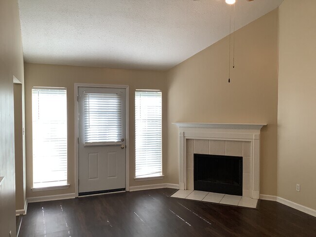 Foto del edificio - 249 Longleaf Cir