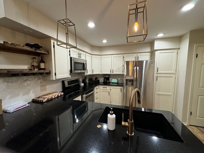 Building Photo - Fully Furnished Gated Townhouse off Benton...