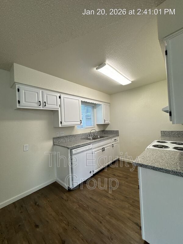 Foto del edificio - 809 Monarch Cir