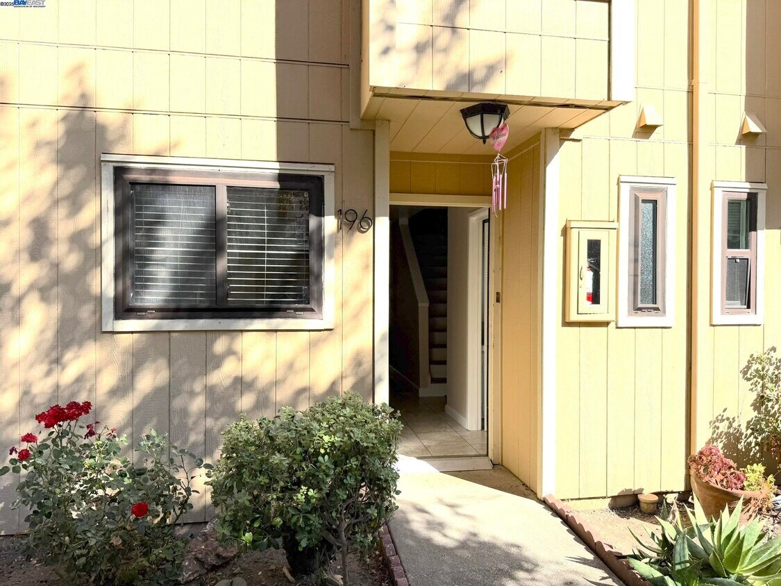 Foto principal - 9005 Alcosta Blvd