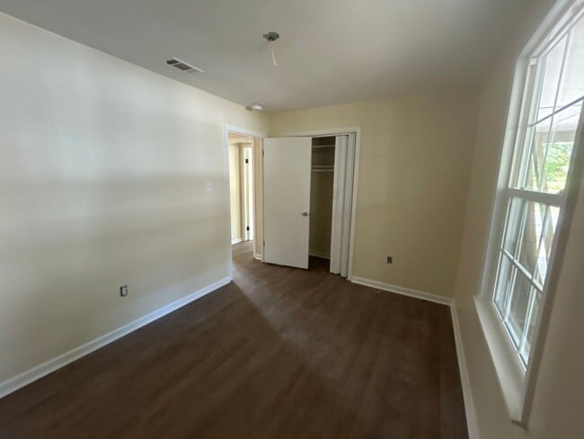 Building Photo - 141 Pike Ave