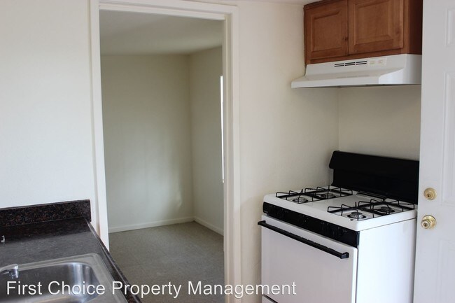 Building Photo - 7565 Lincoln Ave