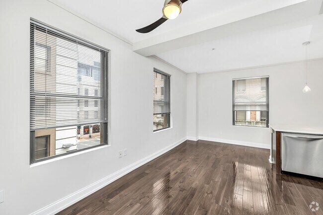 1BR, 1BA - 673SF - Dartmouth - Living Room - The Law Building