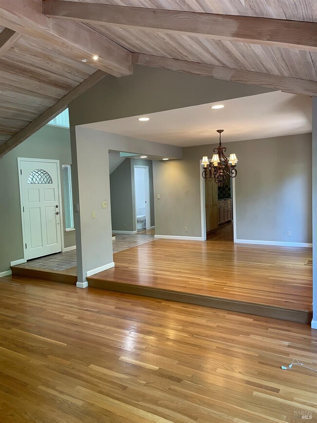 Building Photo - 3295 Montecito Meadow Dr