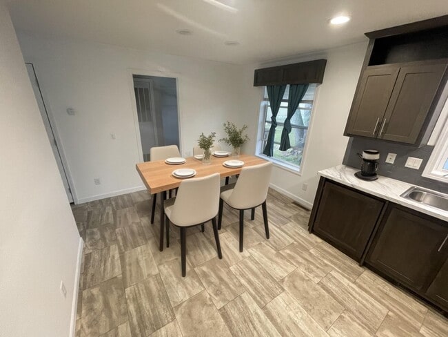 Building Photo - 16 Belmar St