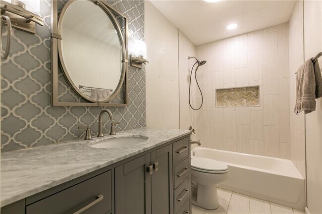 Building Photo - 1310 Barrington Dr