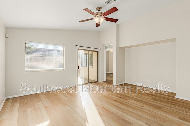 Foto del edificio - 30196 N Sunray Dr