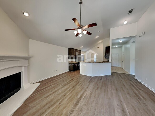 Foto del edificio - 429 Brookhollow Ln