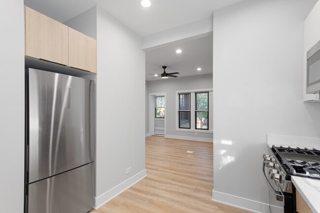 Foto del edificio - 6929 N Lakewood Ave