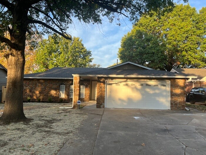1124 North Ironwood Pl. Broken Arrow OK 74012 House for Rent in Broken Arrow, OK