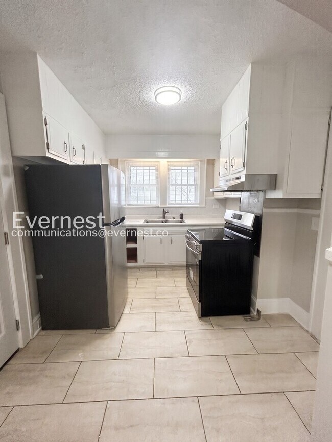 Foto del edificio - 856 N Cameron Ave