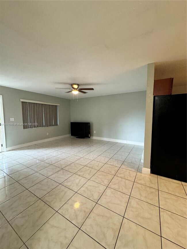 Foto del edificio - 2731 SW 7th St