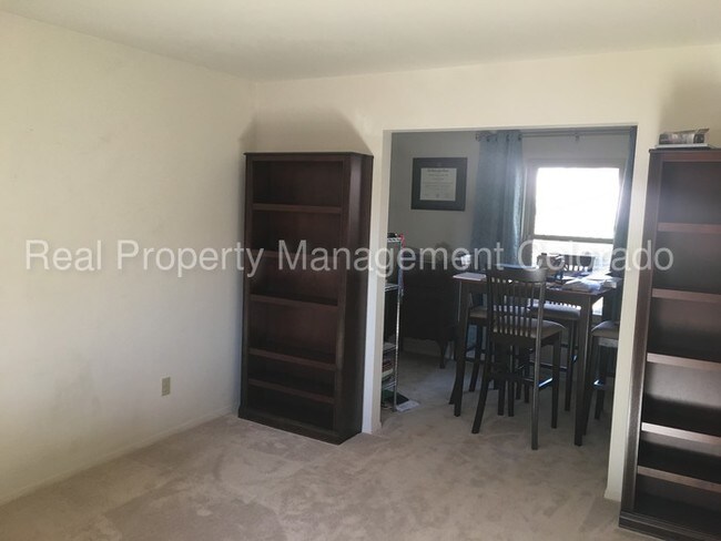 Building Photo - Gorgeous Home in Dam West