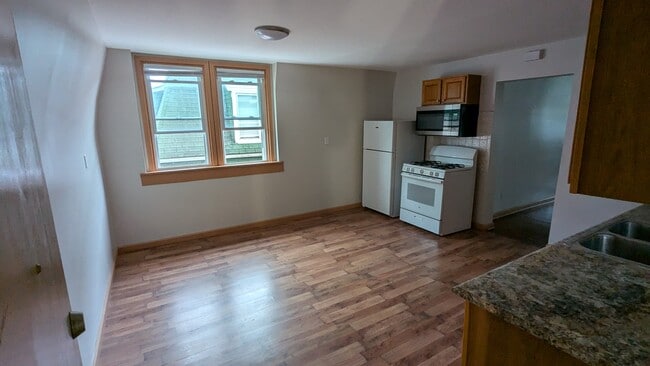 Building Photo - 437 Prospect Ave