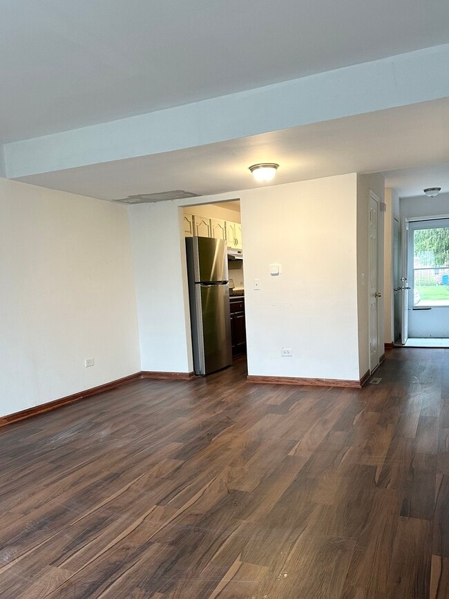 143 S Hale Ave, Bartlett, IL 60103 Condo for Rent in Bartlett, IL