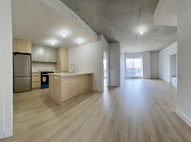 Building Photo - 37 Boul Brunswick