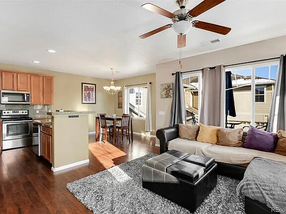 Foto del edificio - 13010 Grant Cir W