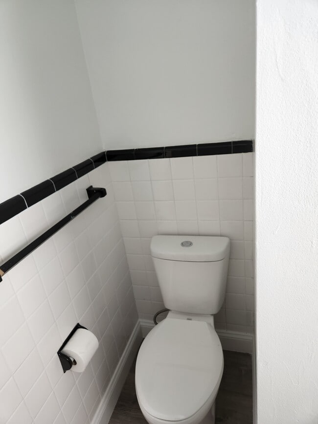 Building Photo - 189 Thames St