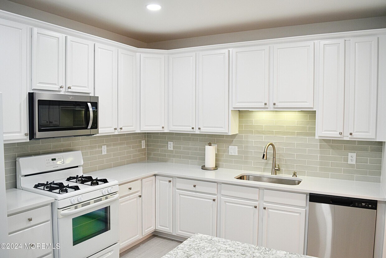 Primary Photo - 393 St Andrews Pl