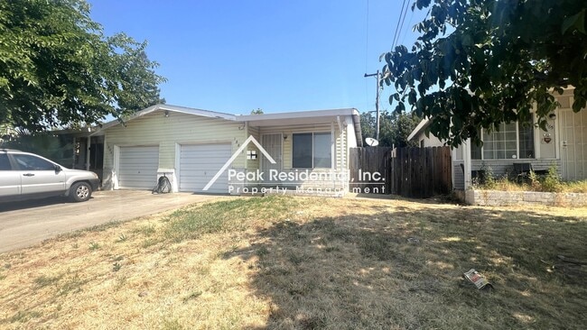Building Photo - Nice 2bd/1ba Lincoln Village Area Duplex w...