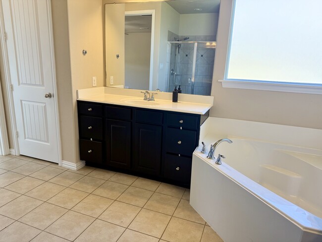 Building Photo - 288 Benwick Dr