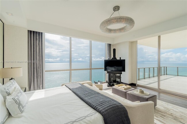 Foto del edificio - 17749 Collins Ave