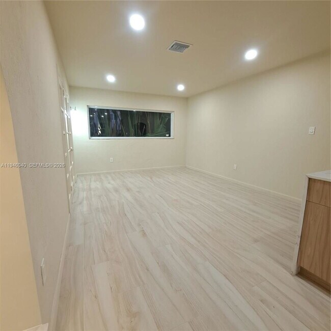 Foto del edificio - 5840 SW 51st St