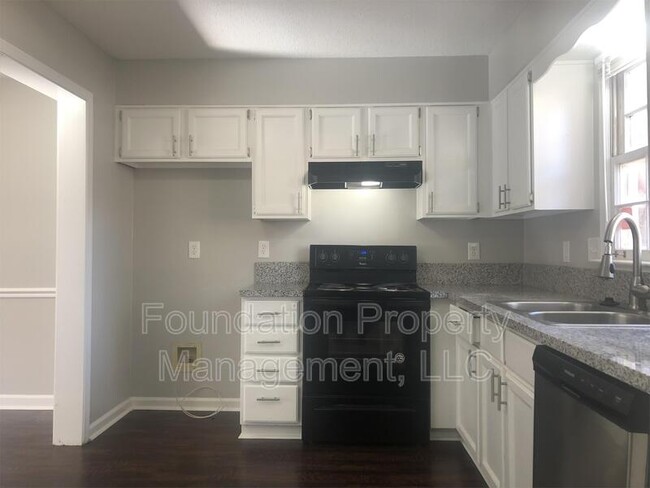 Building Photo - 5571 Blossom Ln