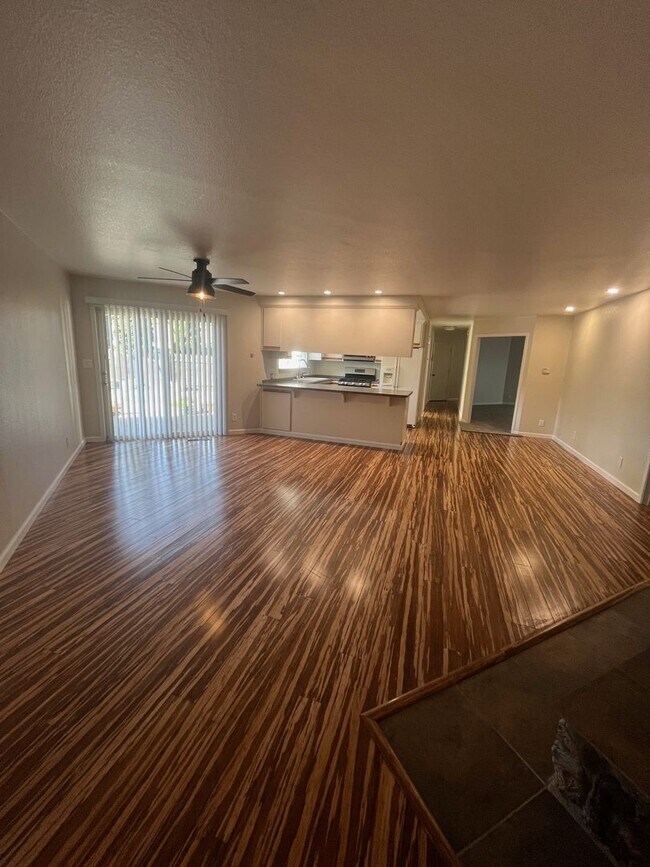 Foto del edificio - Updated 4 Bedroom 2.5 Bathroom Large Single Family Home located in Northeast Santa Rosa