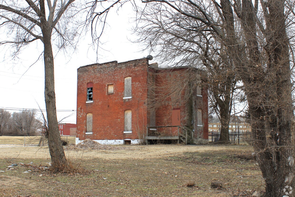 Foto del edificio - Jack Mckeon Elderly Housing