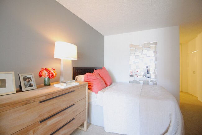 Photo - 700 N Dearborn St Apartment