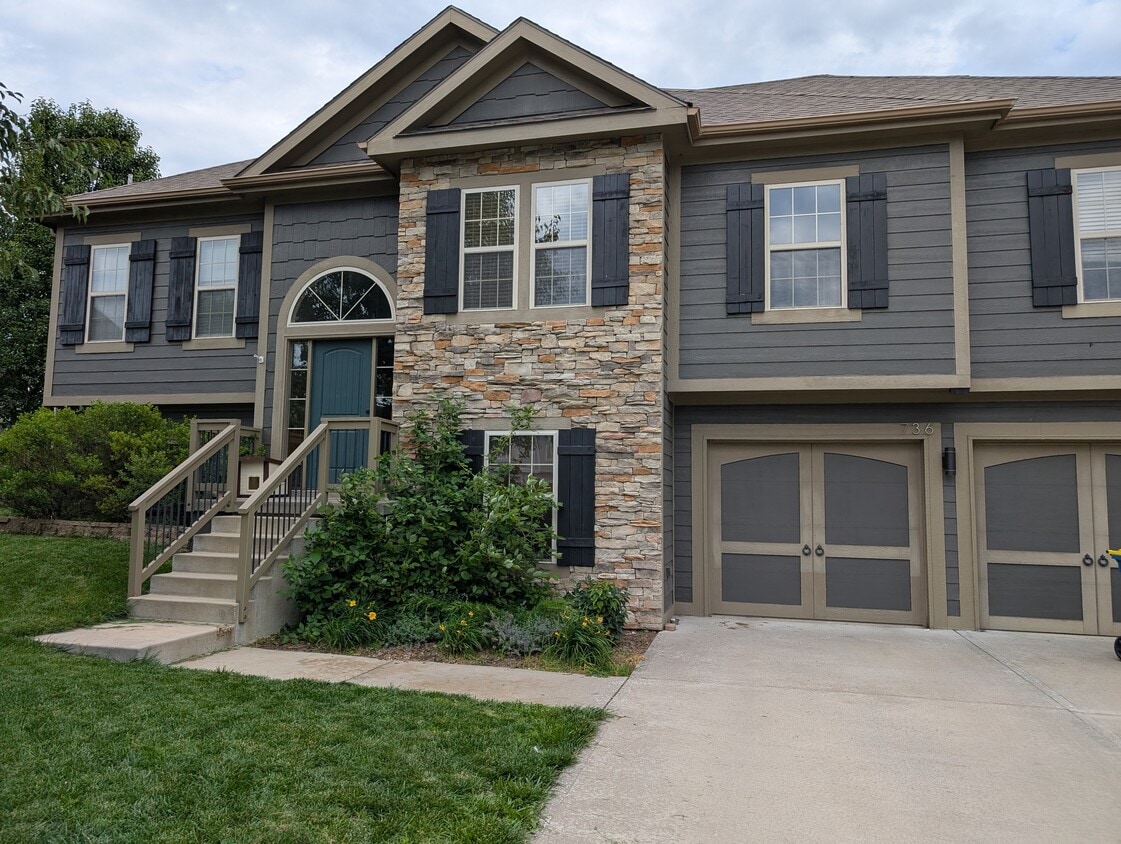 Foto principal - 736 White Tail Ct