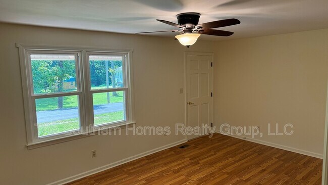 Foto del edificio - 220 Wilkins Ave