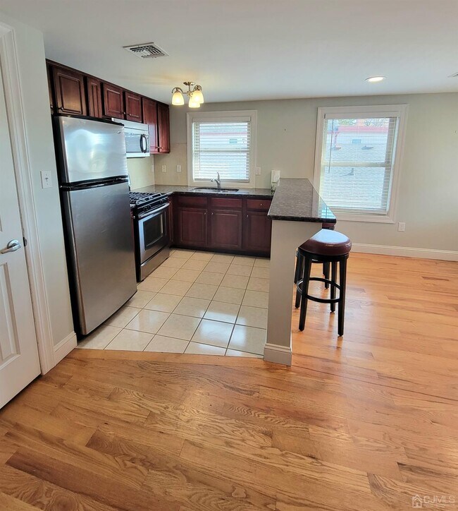 Building Photo - 517 New Brunswick Ave