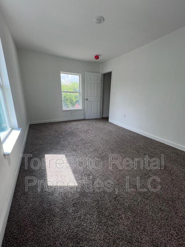 Building Photo - 224 W Pyron Ave