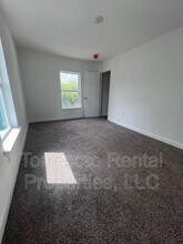 Building Photo - 224 W Pyron Ave