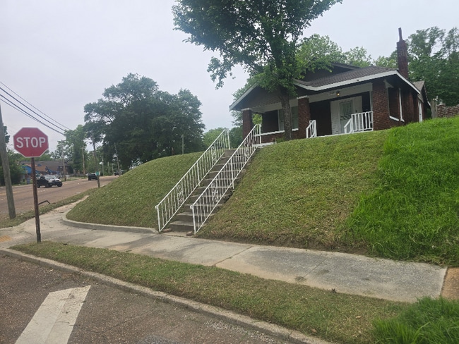 Photo - 2000 Carnes Ave House