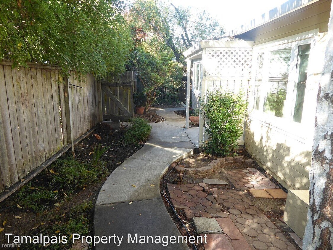 Primary Photo - 602 Manzanita Ave