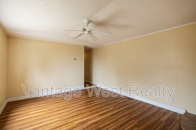 Building Photo - 6439 Farmers Dr