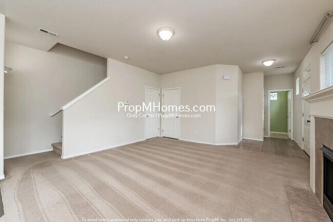 Foto del edificio - Spacious 3-Bedroom Retreat on Prime Corner...