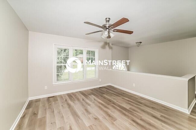 Building Photo - 3 Bedroom Pet-Friendly Home in LEWISVILLE,...