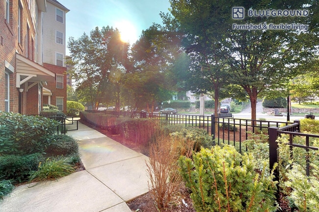 Foto del edificio - 27 Barker Ave