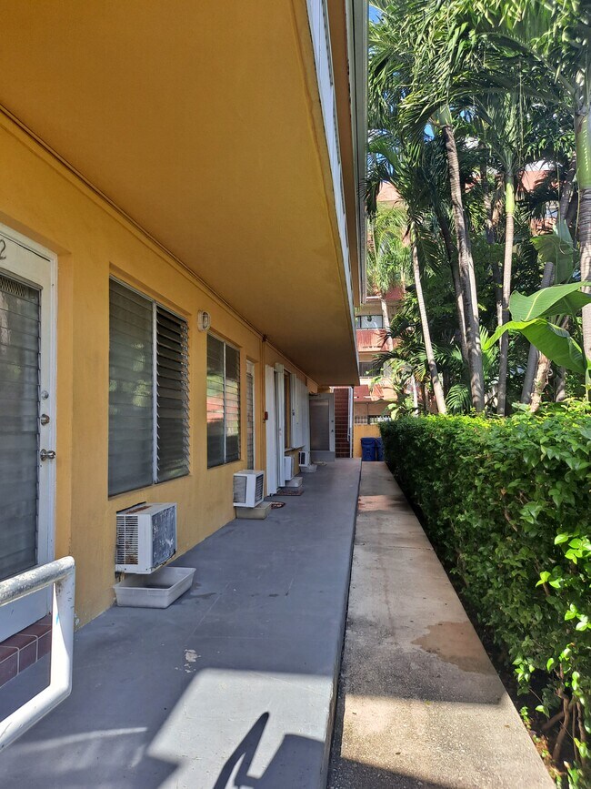 Building Photo - 7800 Harding Ave