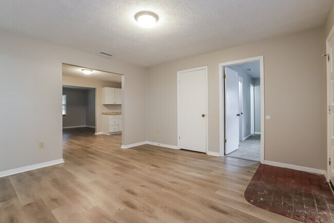 Foto del edificio - 717 Ponderosa Dr E