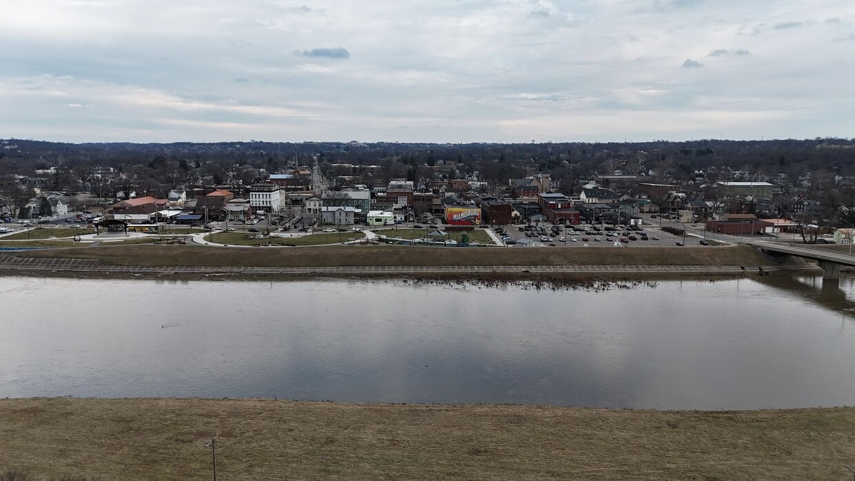 Spacious 4-Bedroom Home with Riverview in Miamisburg - Spacious 4-Bedroom Home with Riverview in Miamisburg