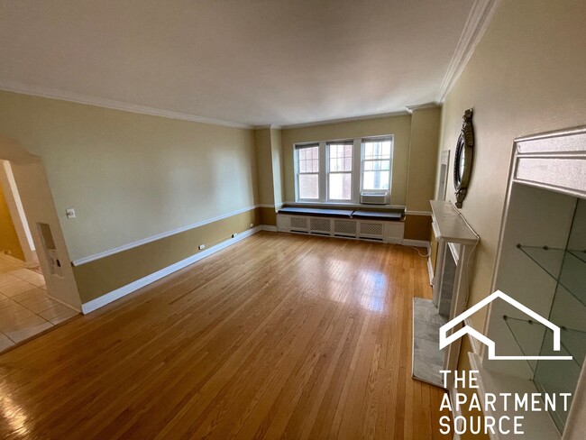 Foto del edificio - 5000 S Cornell Ave